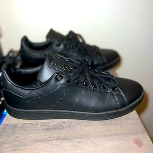 Stan Smith by Adidas black size 8.5 men very good condition